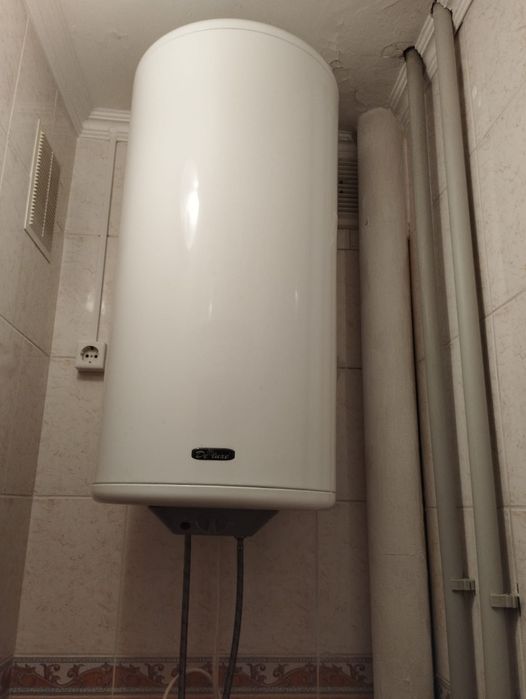 Продам водонагреватель марки Deluxe