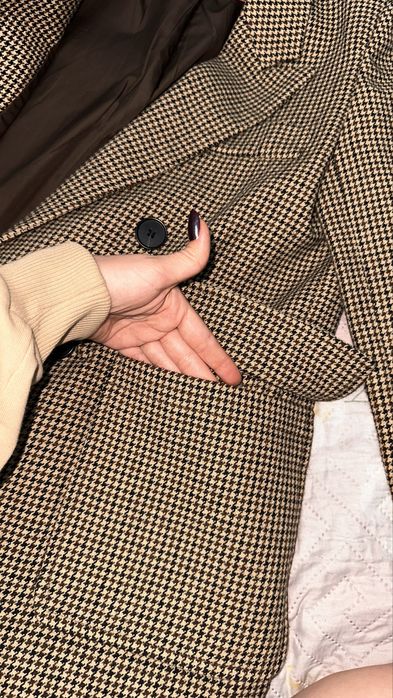 Бежевый классический пиджак