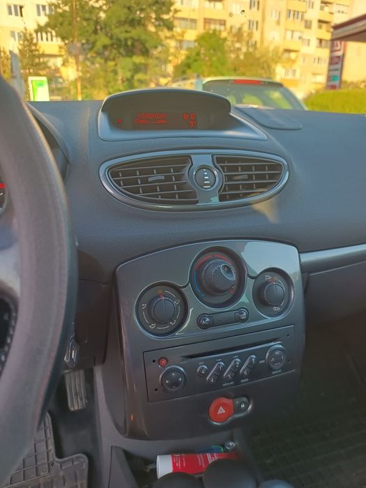 Продавам  Reno Clio