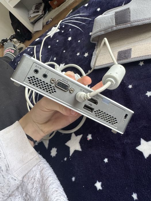 Vand video projectot LG VAND URGENT!!!