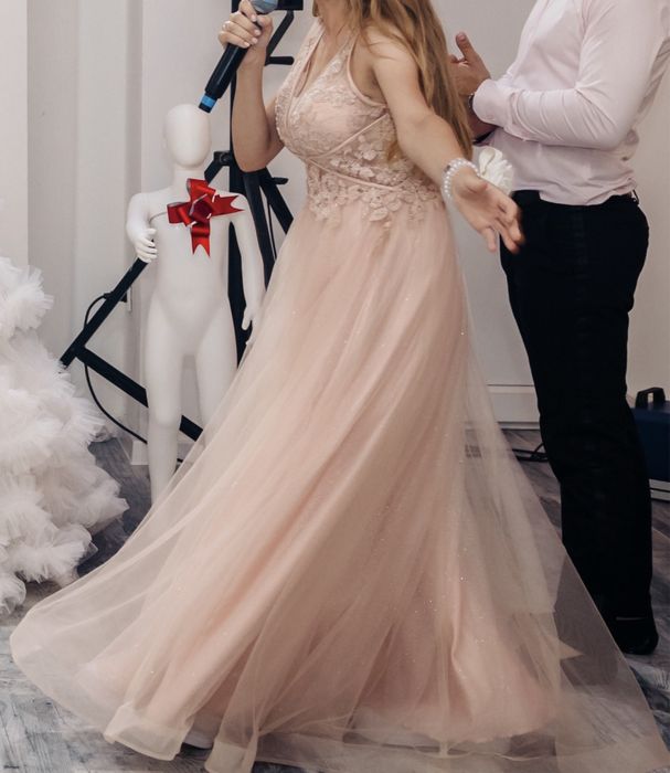 Бална Рокля М/Л, носена е един единствен път