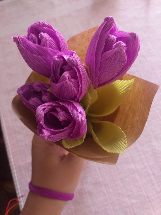 Цветни лалета от креп хартия