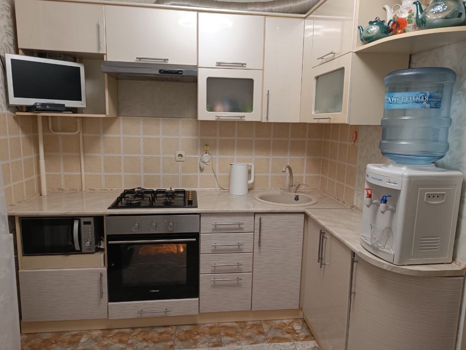 Продам угловой кухонный гарнитур