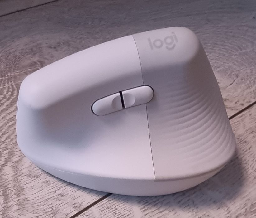 Бяла безжична мишка Logitech