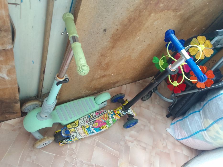 Продам самокаты велосипед