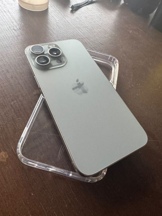 Продам iphone 15 pro max 256gb