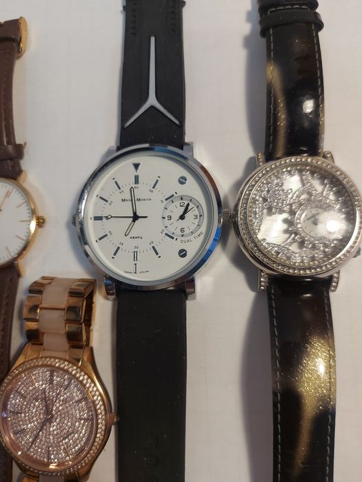 Часы наручные кварцевые.