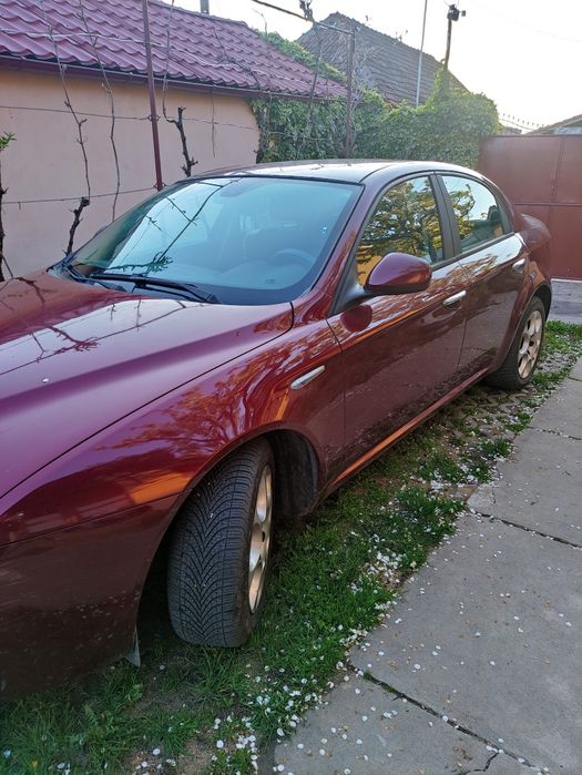 Vând Alfa Romeo 159