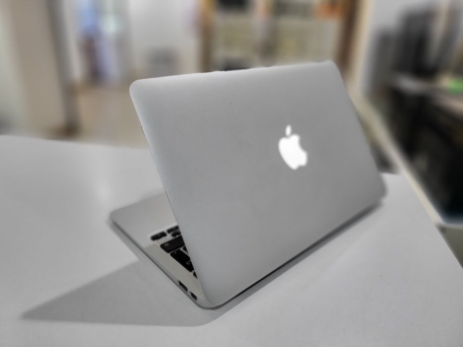 MacBook Air 11.6" / i5 / 4GB / 128GB