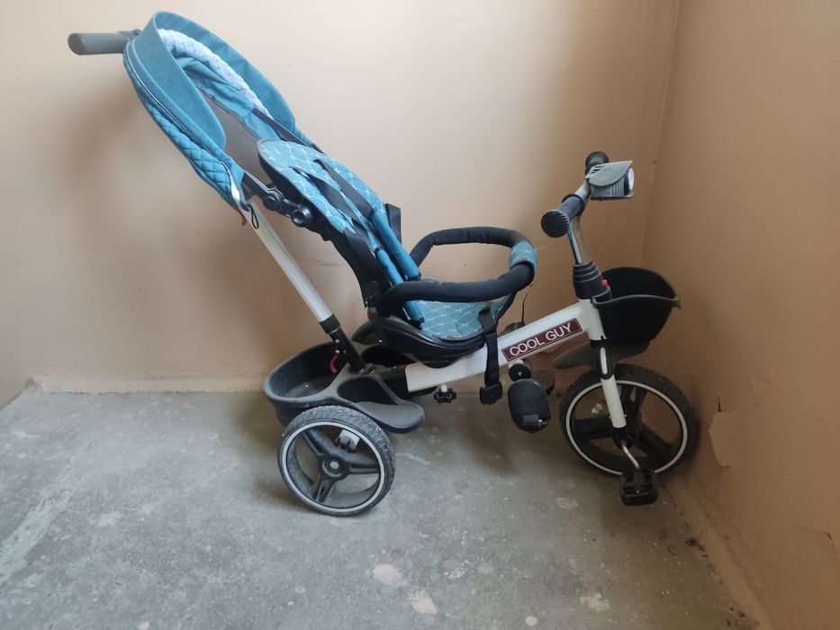 Трех колёсный велосипед с ручкой