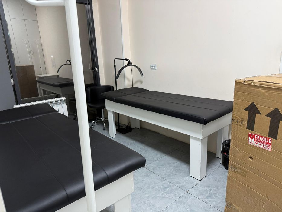 Кушетка и стулья