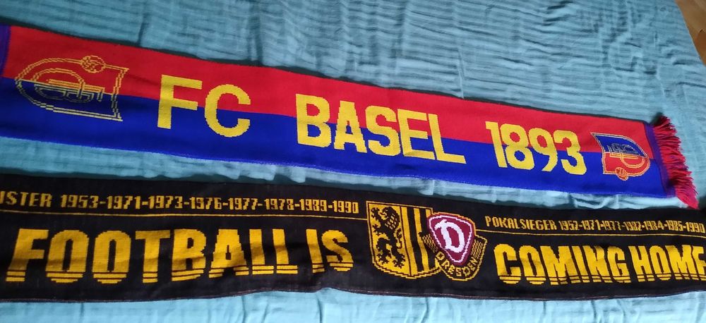 Продавам : 1 шал на футболен отбор (БАЗЕЛ)