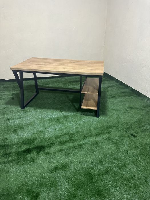 Стол в стиле лофт