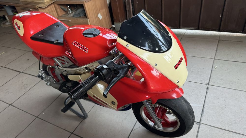 Детско пистово моторче 49сс.