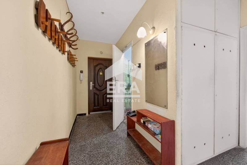 Двустаен, ексклузивен, панорамен апартамент за продажба, с отделна кух