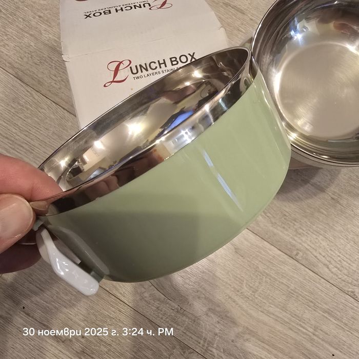 Кутии за храна. 2 бр. - зелено и розово. Нови.