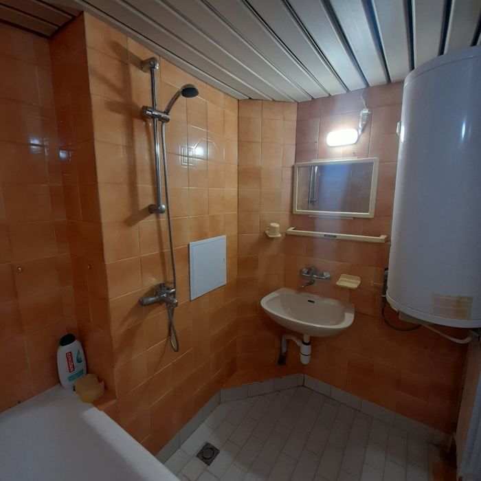 Дава се под наем Тристаен апартамент в Казанлък - 94 кв.м за 280.5 € - Снимка #3