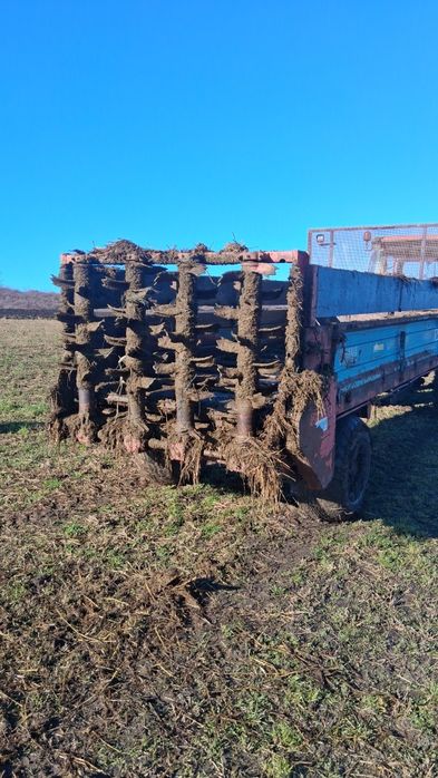 Vand remorca de gunoi