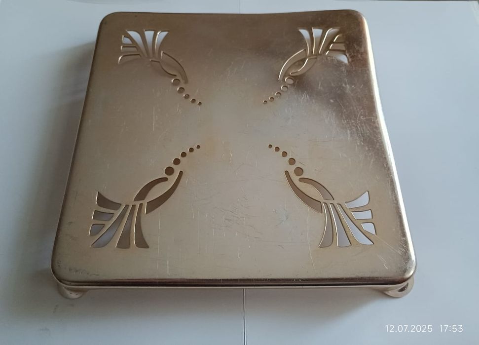 Продам металлическую подставку на ножках