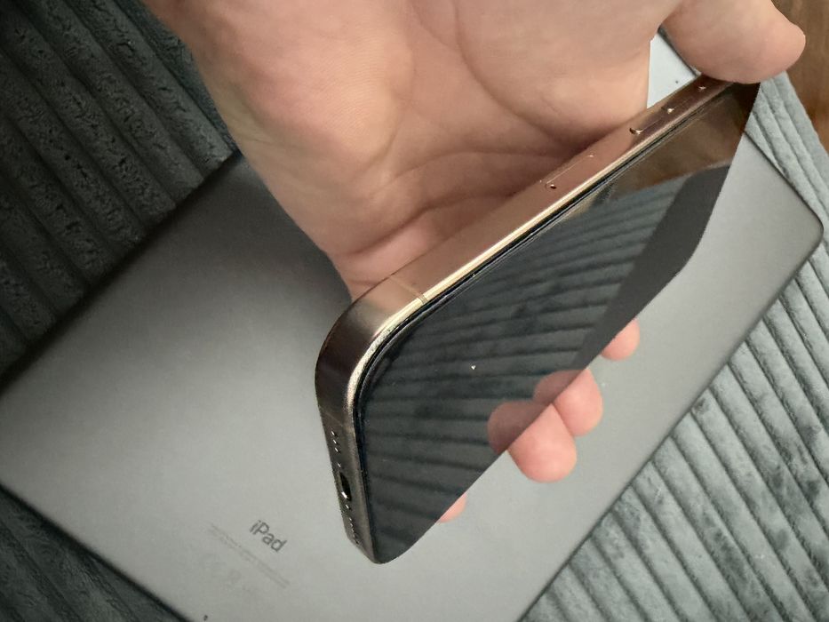 Iphone 16 pro desert titanium