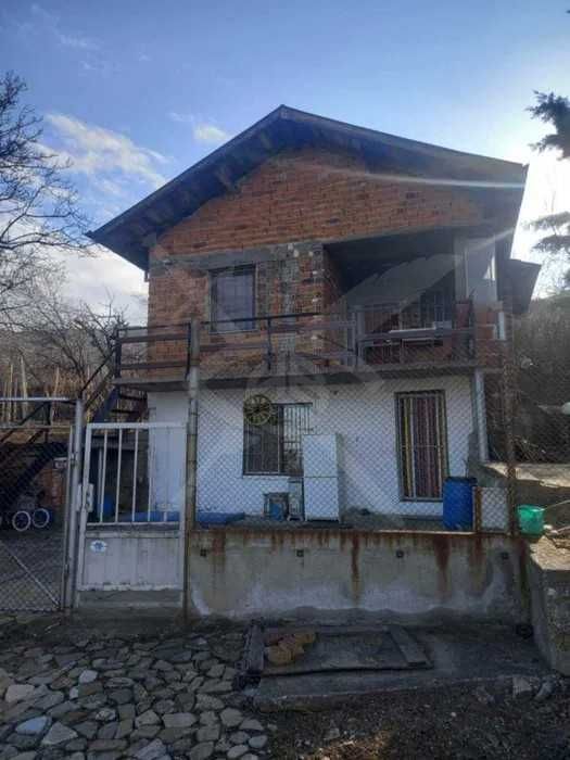 Страхотна двуетажна къща в с. Брестник! 78049