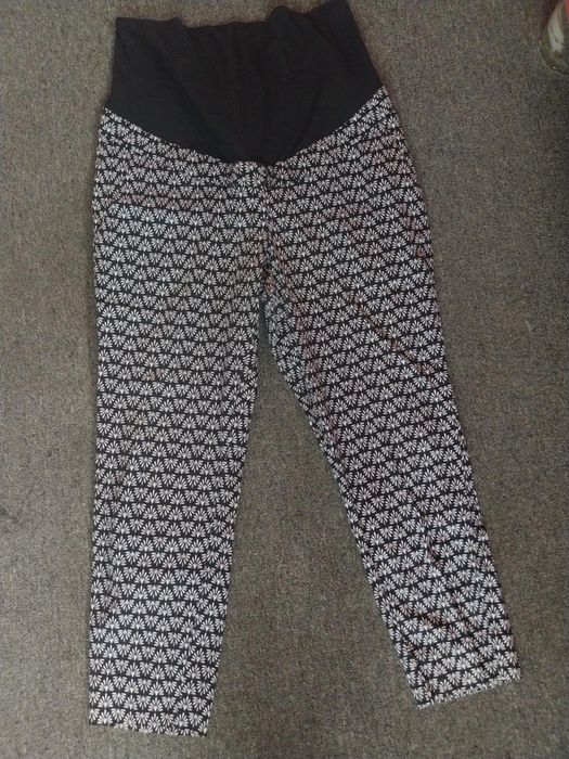 De vânzare 2 perechi blugi si 1 pereche decolanți pentru  femei