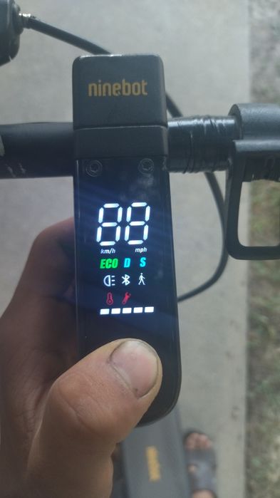 Электросамокат в отличном состоянии,