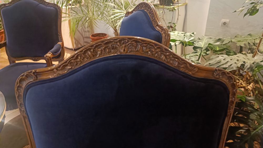 Столове 6 броя и маса