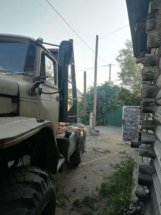 Урал лесовоз 1984 года