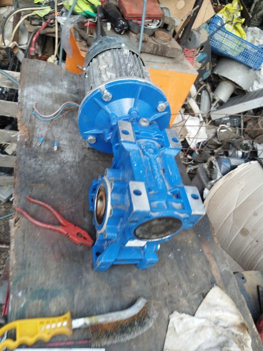 Reductor cu motor 16 rotații cazan povarna rachiu