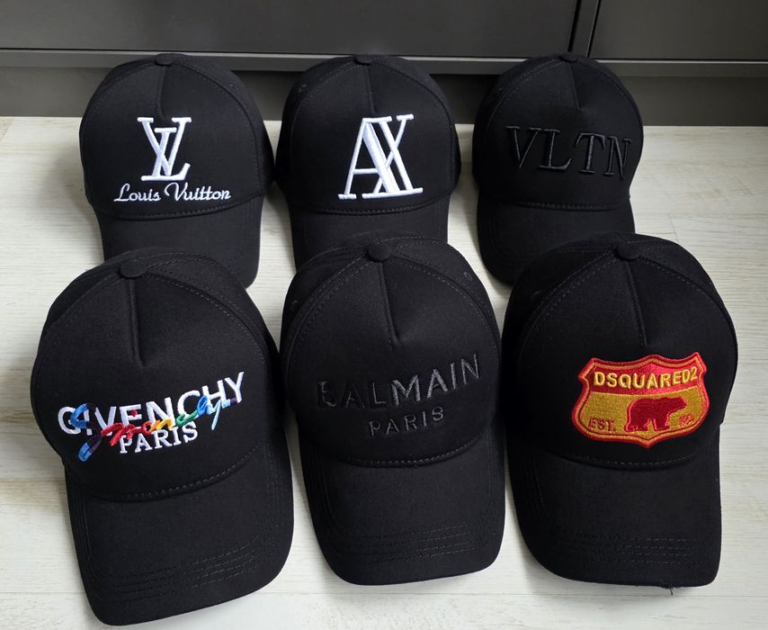 Шапка с козирка с производствени дефекти Dsquared