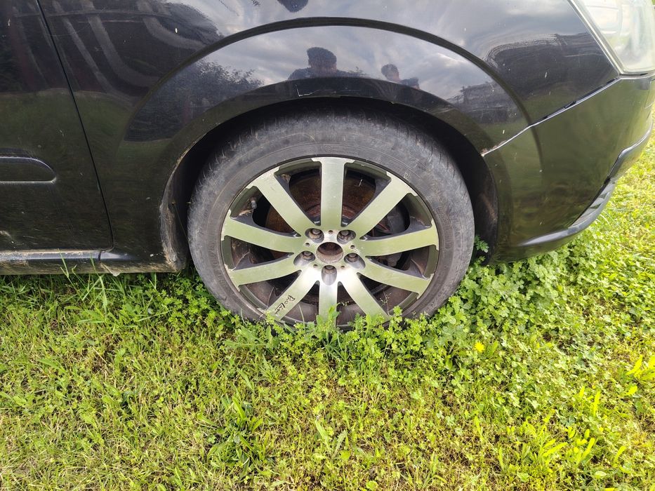 Dezmembrez Opel zafira b
