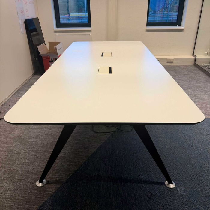 Birou modern DUBLU cu prize încorporate