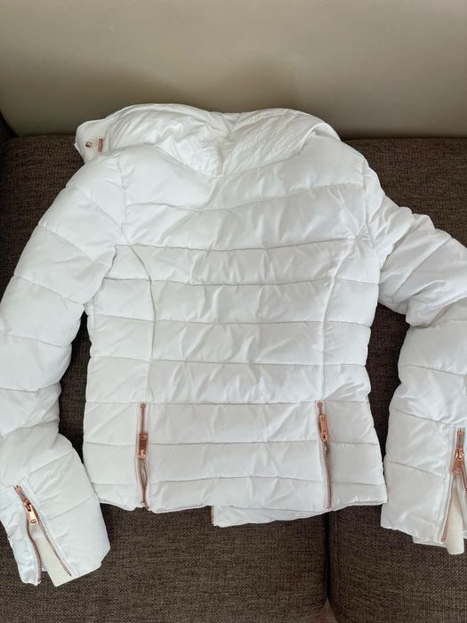 Яке”zara”цвят бяло с медни ципове