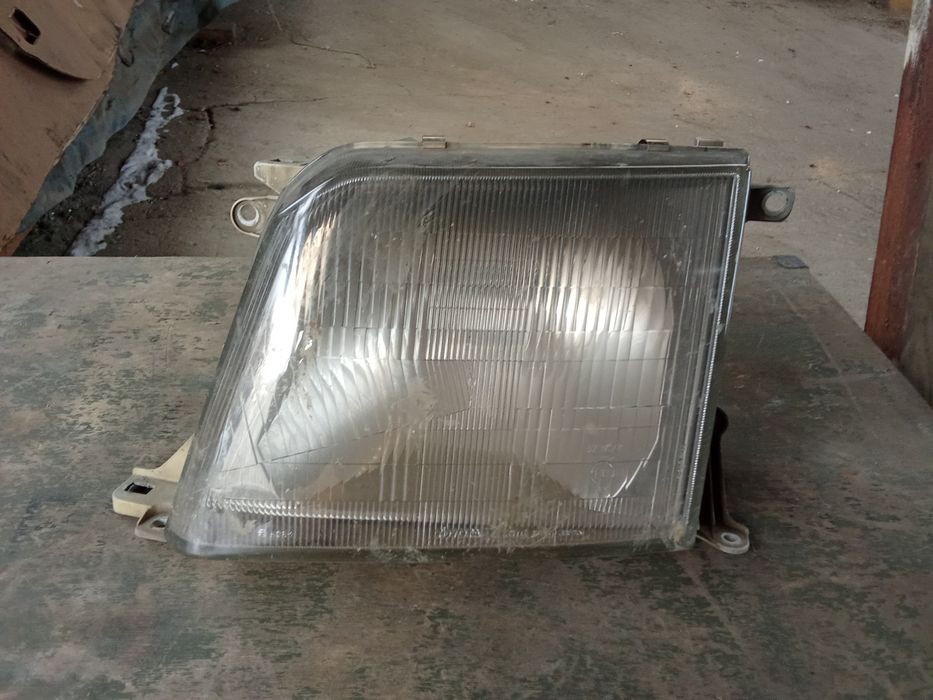 Продам фару переднюю Прадо
