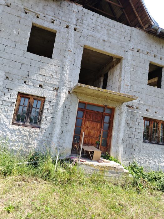Casă de vînzarea cu 1200m teren în Valea voievozilor