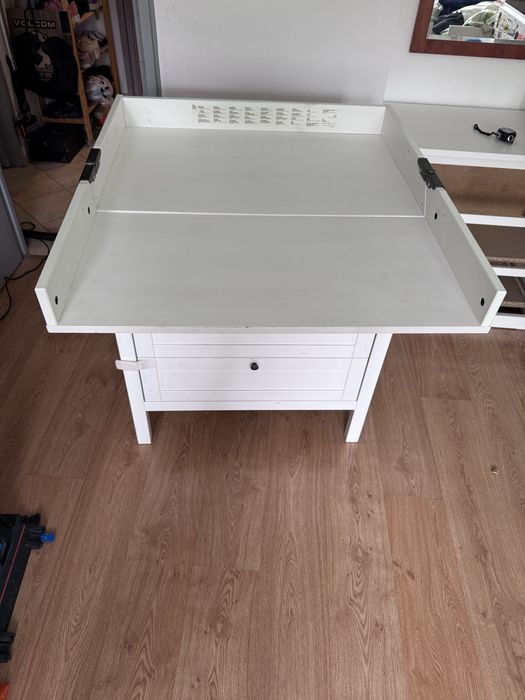 IKEA шкаф с повивалник SUNDVIK