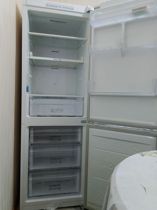 Большой холодильник Samsung