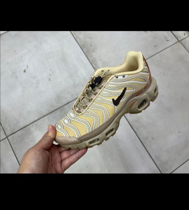 Nike air max plus drift.,
