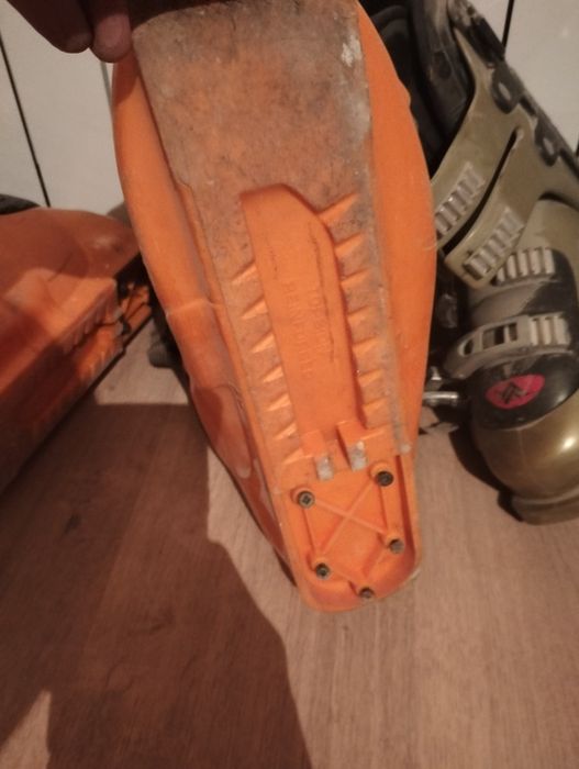 Продам ботинки для лыж 3 пары .