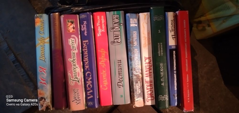 Продам книги по двести тенге