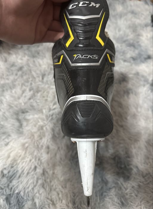 Коньки CCM TACKS 9060