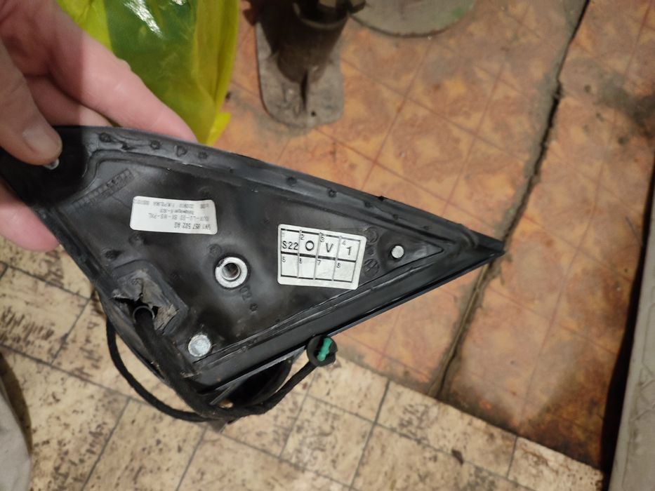 Продам боковое зеркало.