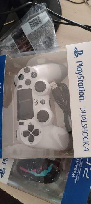 Продам 2 dualshock 4 новые