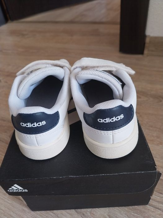 Детски маратонки на адидас