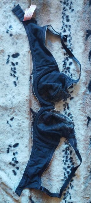 Sutien din dantela, gri cu roz: Hunkemoller! EUR: 75B! Purtat 1 data!