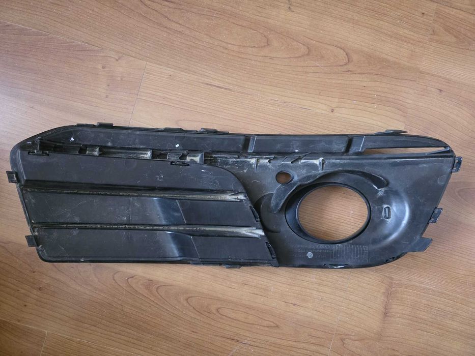 Grila proiector ceata stanga Audi Q5 2012-2015 cod 8R0807681M