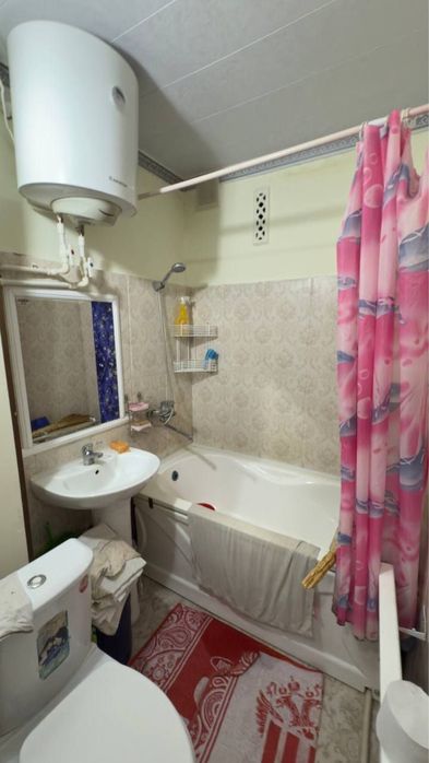 Срочна 2 хонали квартира ижарага берилади Азиз базар