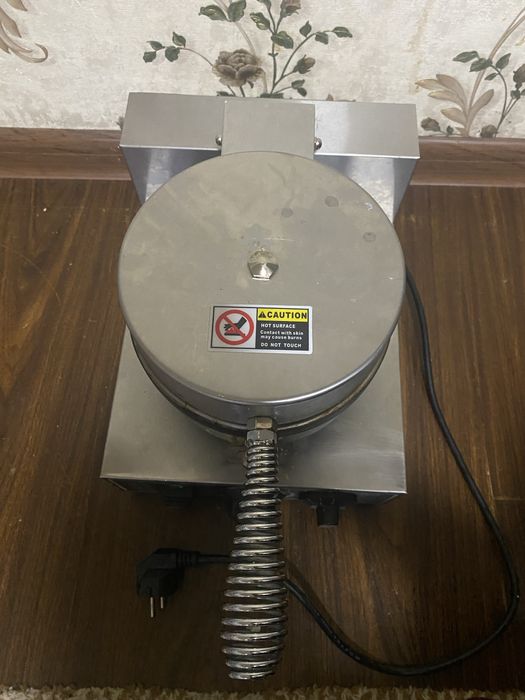 Вафельница для выпичка новый