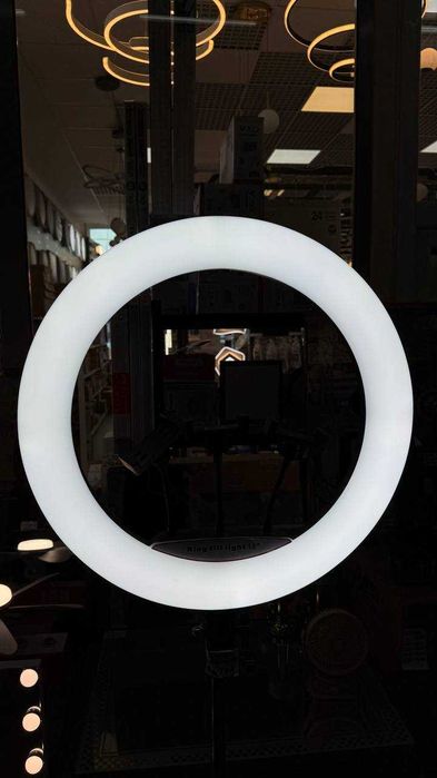 Ring Light Profesional 18" cu Trepied și 3 Suporturi pentru Telefon